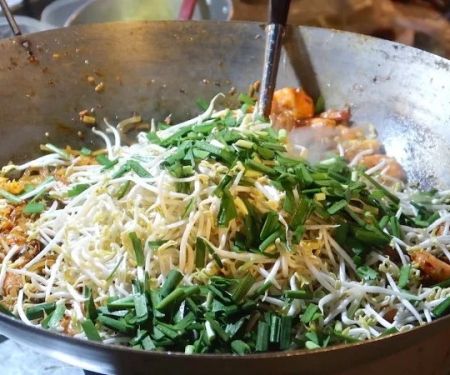 How to Make Thai Food with a Wok — Tips for Every Skill Level
