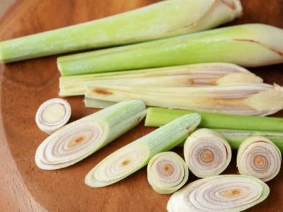 Thai Food Ingredient Guide: Lemongrass — Uses, Pairings & Storage