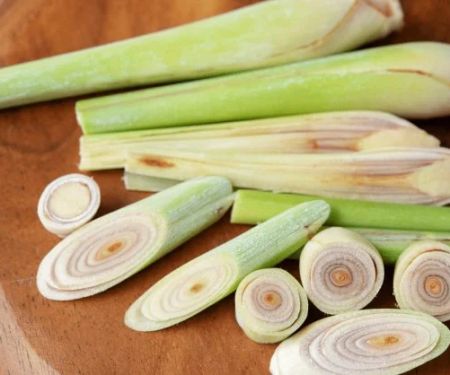 Thai Food Ingredient Guide: Lemongrass — Uses, Pairings & Storage