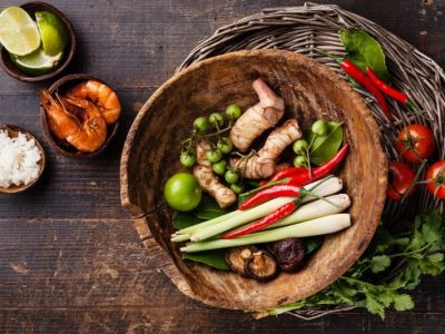 Thai Food Ingredient Spotlight: Fresh vs Dried Thai Herbs