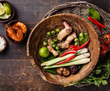 Thai Food Ingredient Spotlight: Fresh vs Dried Thai Herbs