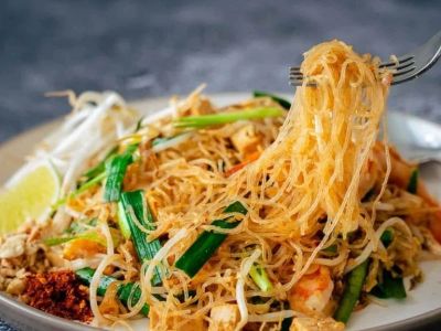 Thai Food Ingredient Guide: Thai Noodles — Rice, Glass, Egg, Which to Use & When
