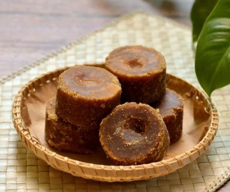 Thai Food Ingredient Spotlight: Palm Sugar – How to Substitute & Use