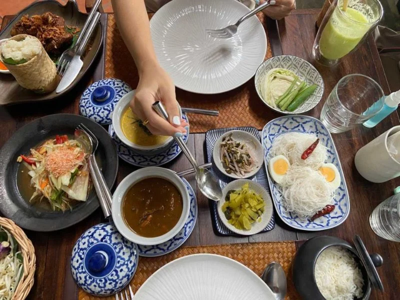 What to Drink with Thai Food to Balance Spicy Flavors