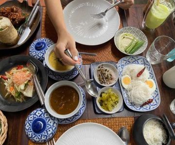 What to Drink with Thai Food to Balance Spicy Flavors