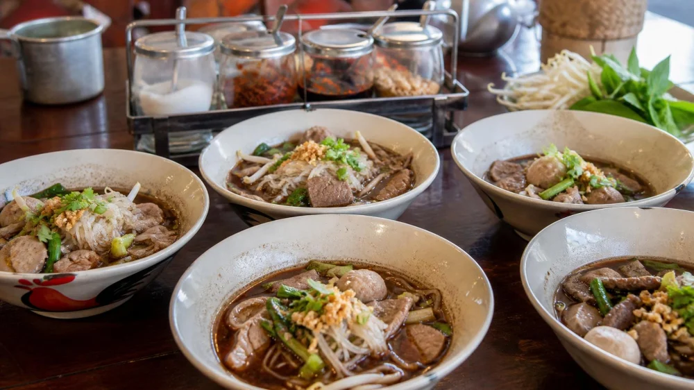 Thai Boat Noodles: Broth, Bowl Size, and Condiments