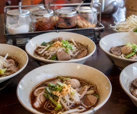 Thai Boat Noodles: Broth, Bowl Size, and Condiments