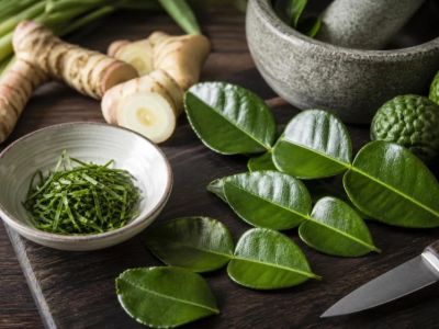 Makrut Lime Leaves Guide: Aroma, Prep, and Removal