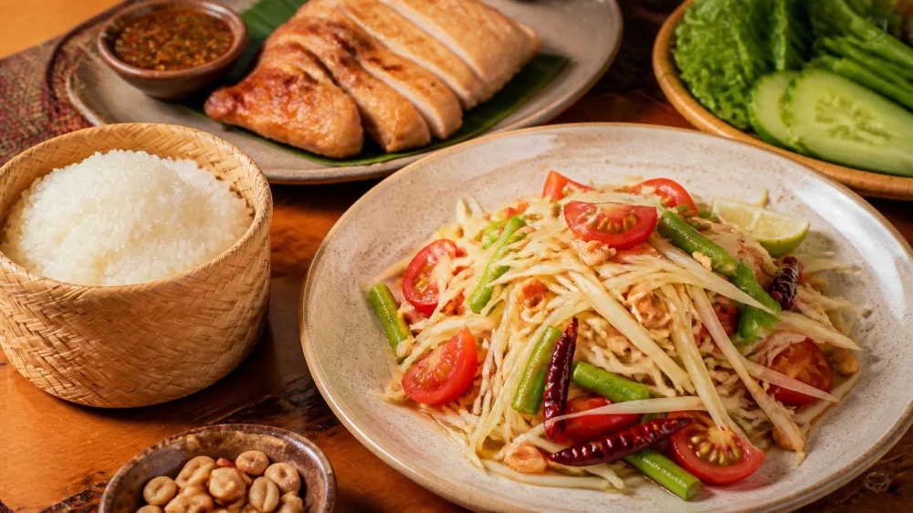 Som Tam Ordering Guide: Style, Heat, Crunch, and Allergens