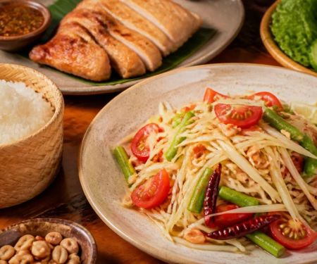 Som Tam Ordering Guide: Style, Heat, Crunch, and Allergens