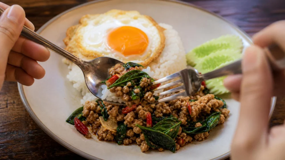 Pad Kra Pao Guide: Basil Stir-Fry, Rice, Egg, and Heat